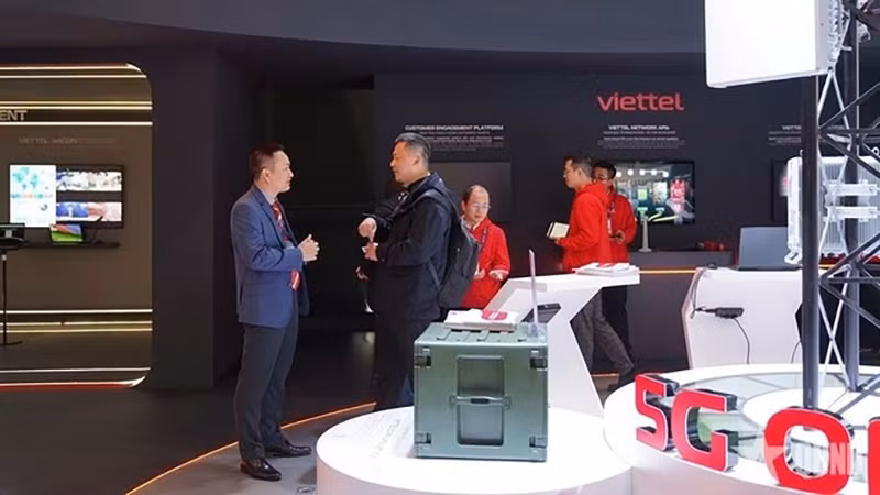 У стенда компании Viettel на выставке Mobile World Congress 2025 г. Фото: qdnd.vn