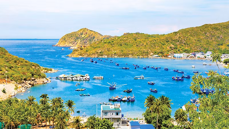 Бухта Виньхи (община Виньхай, уезд Ниньхай) – одна из 10 самых красивых бухт Вьетнама.