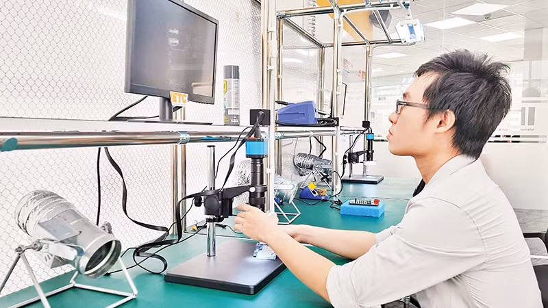 Подготовка кадров в Центре электроники и полупроводников (ESC) в Парке высоких технологий г. Хошимина. 