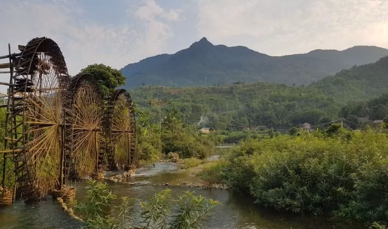 Водяные мельницы в селении. Фото: dulich24.com.vn