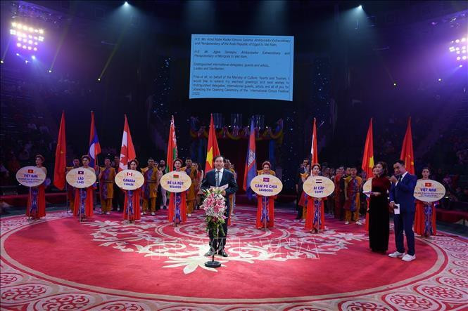 Заместитель министра культуры, спорта и туризма Та Куанг Донг выступает с речью. Фото: ВИА