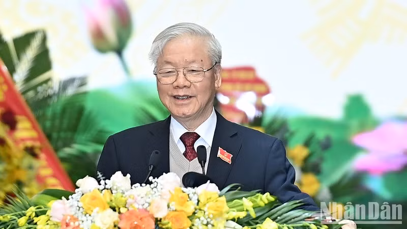 Генеральный секретарь ЦК КПВ Нгуен Фу Чонг выступает с руководящей речью. Фото: Данг Кхоа