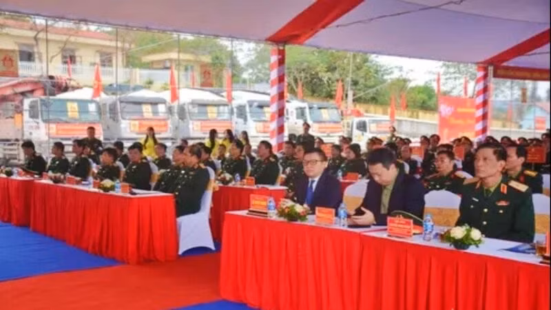 Делегаты на церемонии. 