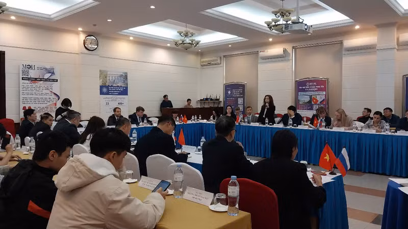 Общий вид сессии. Фото: Тхань Нга