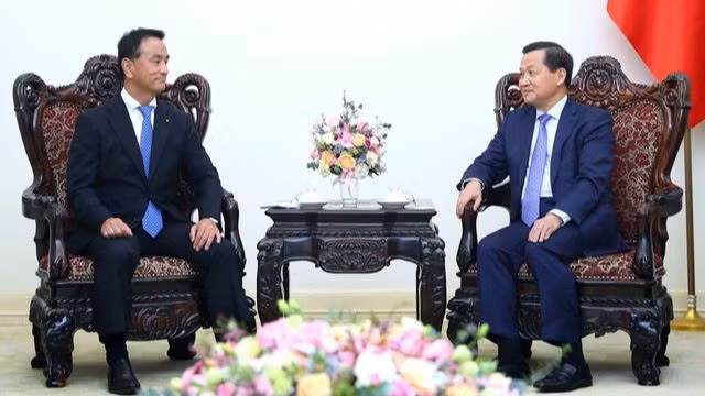 Вице-премьер Ле Минь Кхай и губернатор префектуры Ямагути Мураока Цугумаса. Фото: VGP