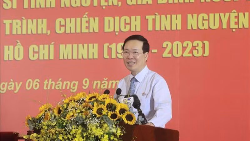 Президент Во Ван Тхыонг выступает с речью.