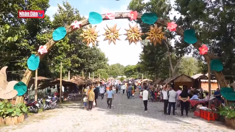 Каждый рыночный день привлек несколько тысяч посетителей.