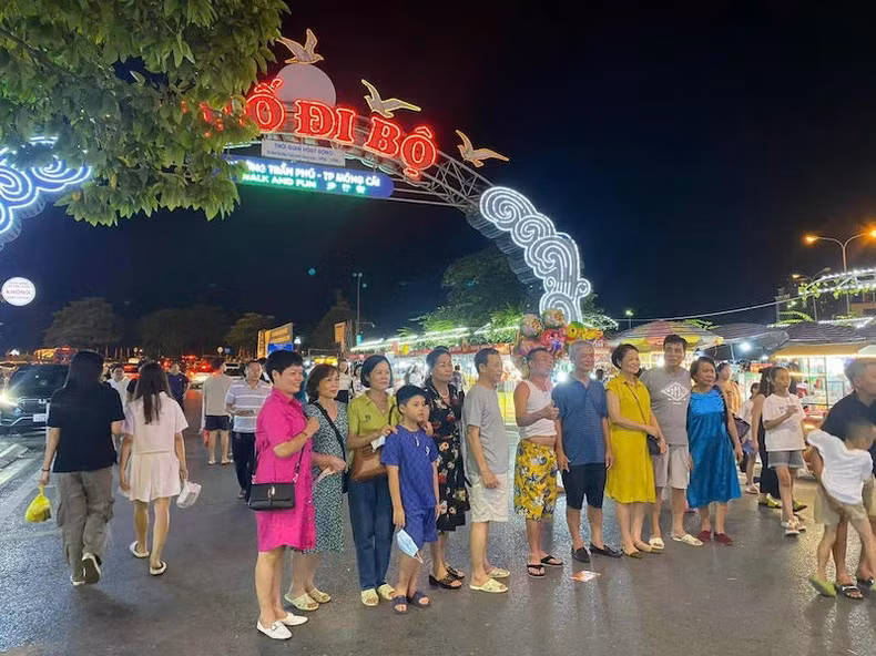 Пешеходная улица Монгкай также является любимым местом для туристов.