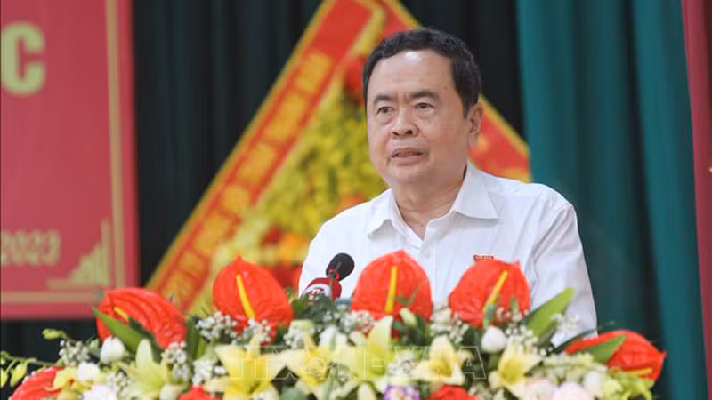 Постоянный зампредседателя НС Вьетнама Чан Тхань Ман выступает на празднике. Фото: ВИА