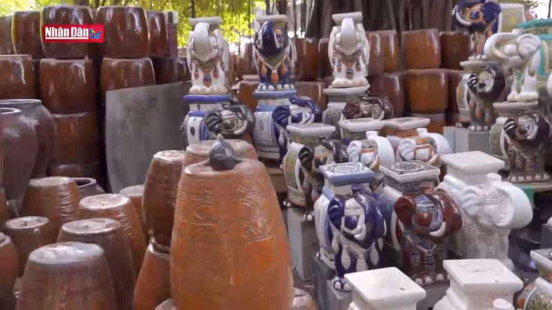 После более чем 160 лет развития гончарного ремесла Лайтхиеу стал известным центром керамических изделий на Юге.