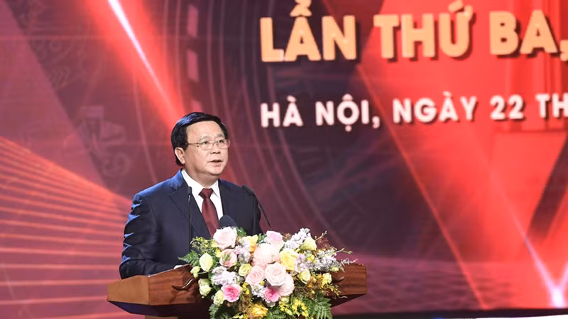 Товарищ Нгуен Суан Тханг выступает на церемонии. Фото: qdnd.vn