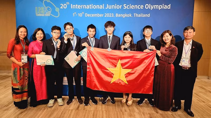 Делегация Вьетнама на церемонии вручения медалей. Фото: ВИА