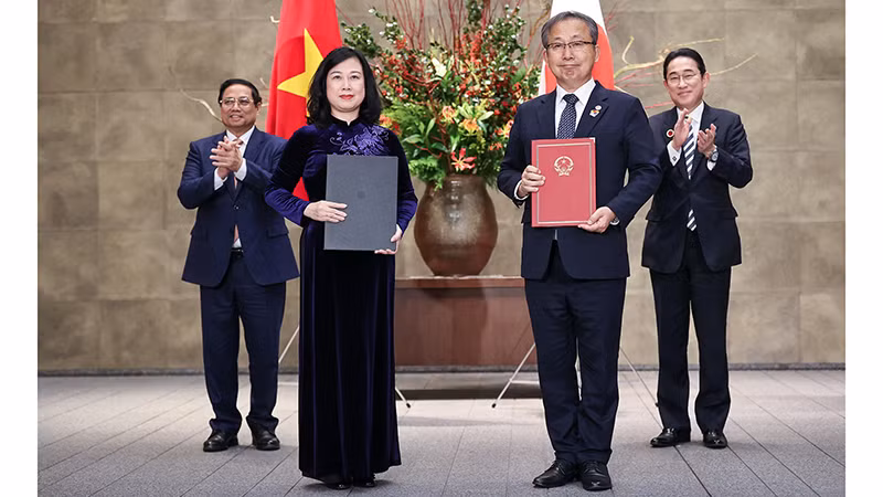 Стороны обмениваются документами о сотрудничестве.