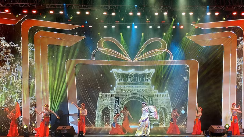 Художественная программа на открытии фестиваля