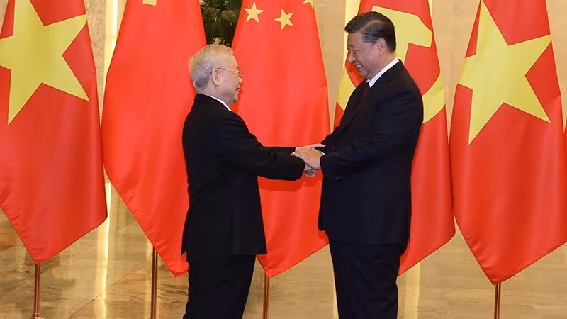 Генеральный секретарь ЦК КПВ Нгуен Фу Чонг (слева) и Генеральный секретарь ЦК КПК, Председатель КНР Си Цзиньпин. Фото: ВИА