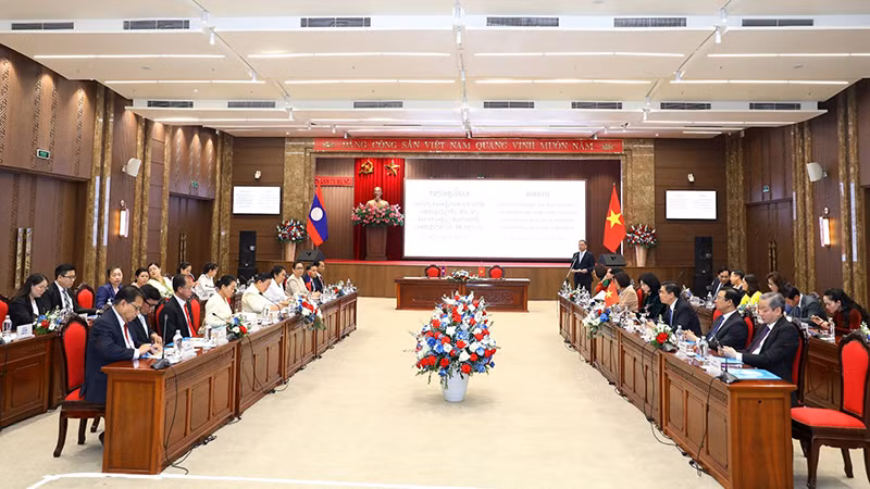 Общий вид переговоров. Фото: hanoimoi.vn