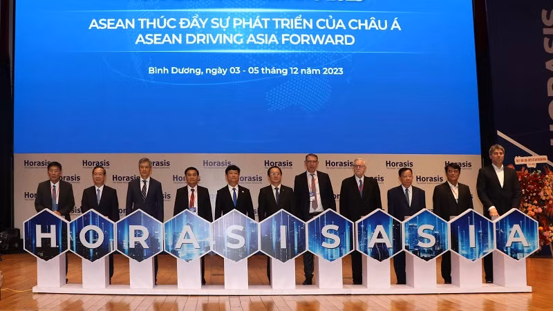 Делегаты на церемонии открытия форума. Фото: ВИА