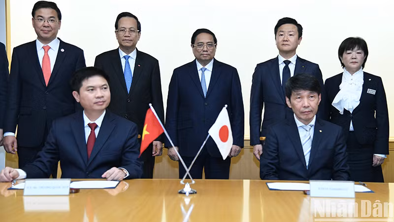 Церемония подписаия меморандума о взаимопонимании о сотрудничестве между провинцией Ханам (Вьетнам) и префектурой Гунма (Япония).