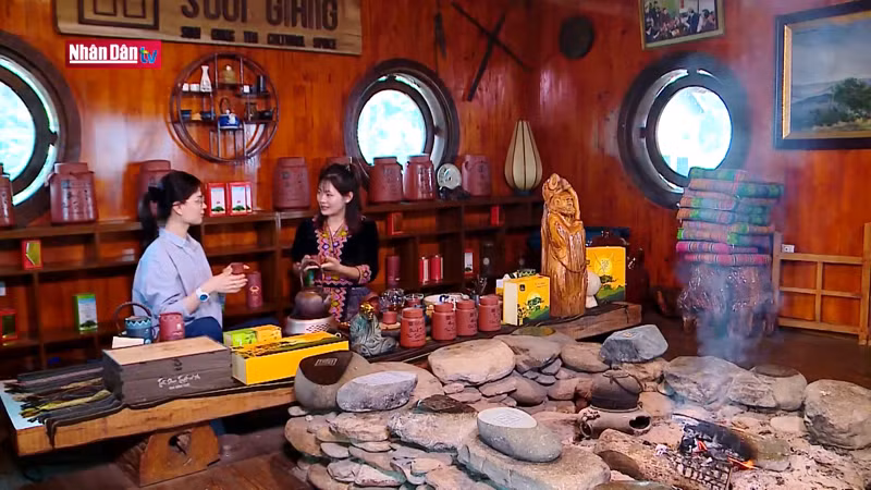 Наслаждение чаем в чайном культурном пространстве Шуойжанг.