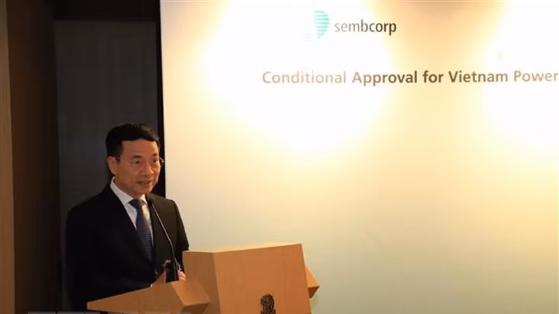 Министр информации и коммуникаций Вьетнама Нгуен Мань Хунг выступает на мероприятии. 