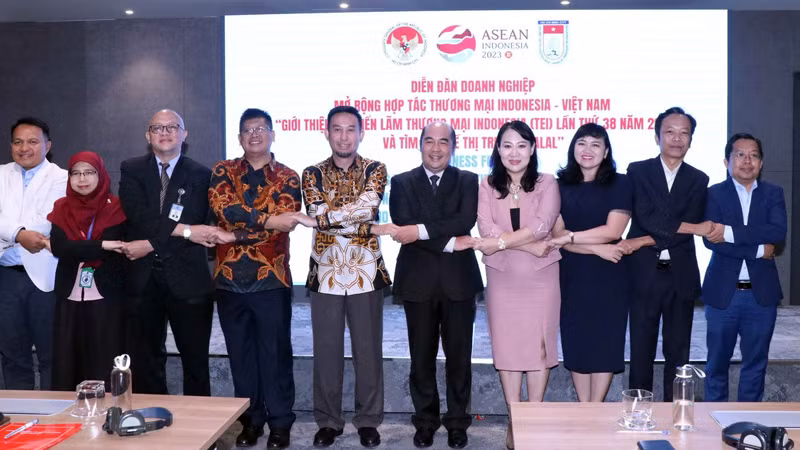 Делегаты на бизнес-форуме между Индонезией и Вьетнамом, прошедшем 5 октября в г. Хошимине. Фото: ВИА