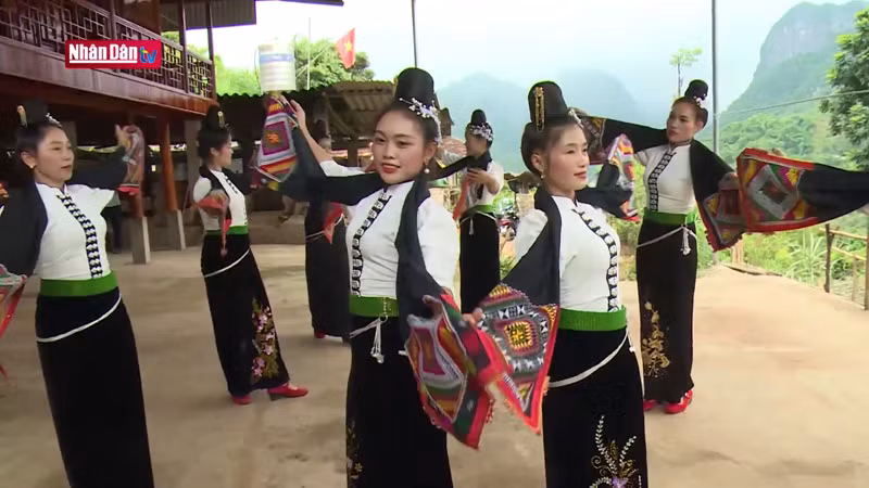 Культурная жизнь тхайцев в селении Хун общины Тьиенгко является частью красочной культурной картины народностей в городе Шонла.