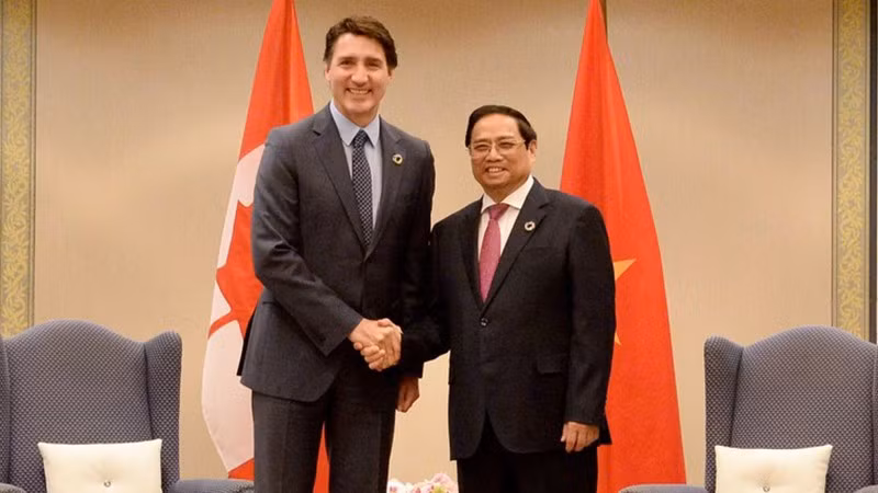 Премьер-министр Фам Минь Тьинь и Премьер-министр Канады Джастин Трюдо. Фото: Тхань Жанг