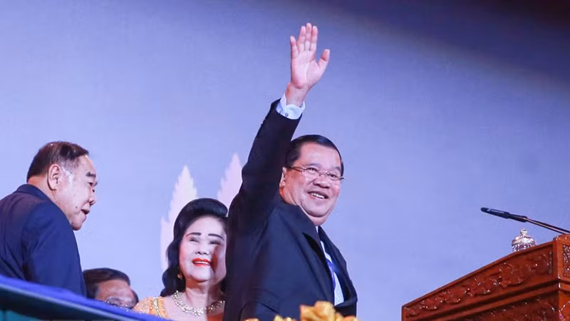 Премьер-министр Камбоджи Самдек Течо Хун Сен на церемонии закрытия SEA Games 32.