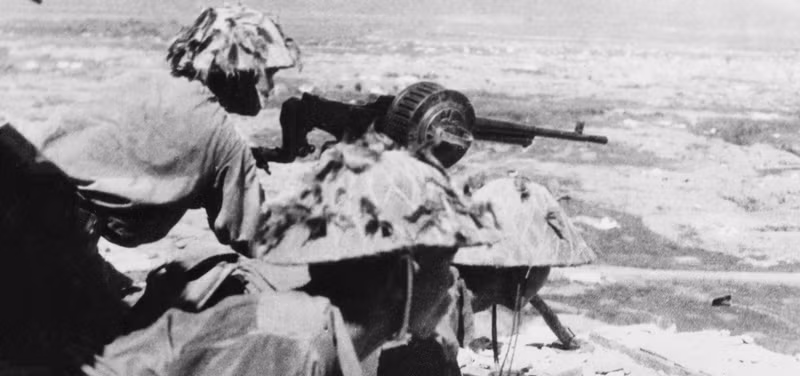 Пулеметное подразделение прикрывает нашу атаку на центральный район. Фото: ВИА