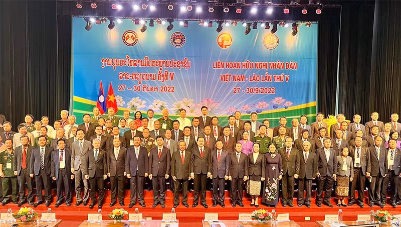 Руководители Партии и Государства и делегаты на церемонии открытия. Фото: daibieunhandan.vn