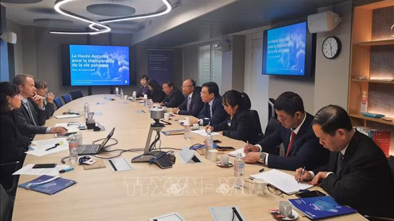 Общий вид рабочей встречи делегации Контрольно-ревизионной комиссии ЦК КПВ с HATVP. Фото: ВИА