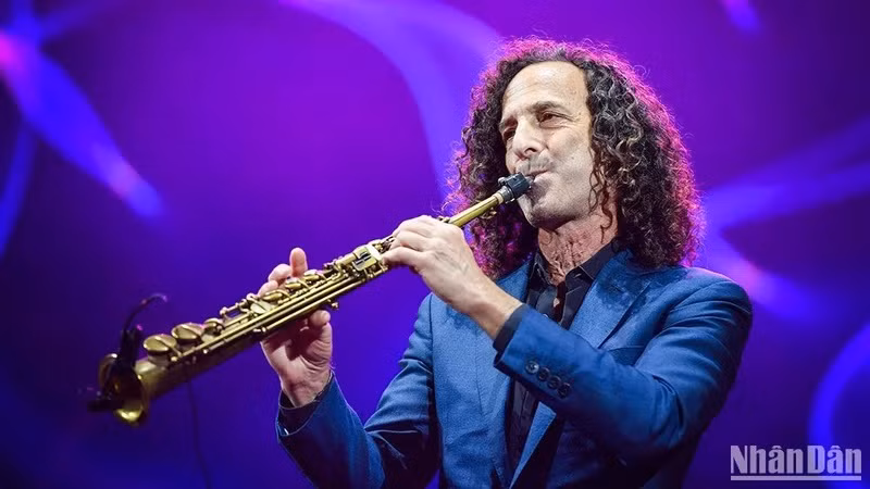 «Kenny G Live in Vietnam»: Музыкальный вечер эмоций
