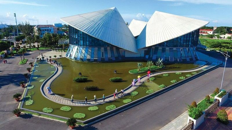 Коническая шляпа стала вдохновением для строительства театра им. Као Ван Лау. Фото: Тху Донг
