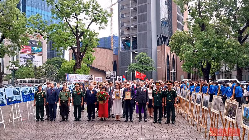 Делегаты участвуют в акции «Бессмертный полк».