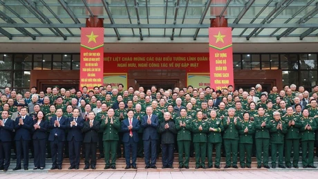 Генсек То Лам с делегатами на встрече. (Фото: ВИА)