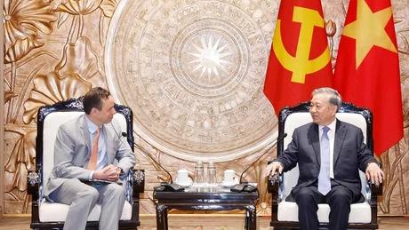 Генеральный секретарь То Лам принимает председателя и главного исполнительного директора корпорации GE Vernova Скотта Стразика. (Фото: ВИА)