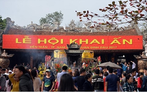 Церемония выдачи королевской печати в храме Чан. Фото: dulichvietnam.com.vn Церемония выдачи королевской печати в храме Чан. Фото: dulichvietnam.com.vn