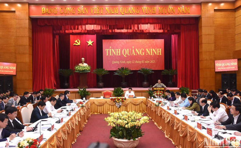 Премьер-министр Фам Минь Тьинь выступает на встрече. Фото: Чан Хай Премьер-министр Фам Минь Тьинь выступает на встрече. Фото: Чан Хай