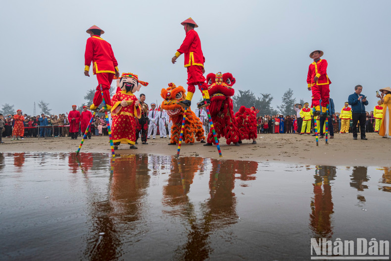 В рамках фестиваля проводятся многие народные игры. В рамках фестиваля проводятся многие народные игры.
