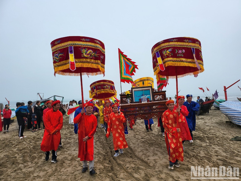Фестиваль рыбаков в деревне Камлам (уезд Нгисуан, провинция Хатинь) существует на протяжении многих поколений, однако по многим причинам он нерегурярно проводится. Фестиваль рыбаков в деревне Камлам (уезд Нгисуан, провинция Хатинь) существует на протяжении многих поколений, однако по многим причинам он нерегурярно проводится.