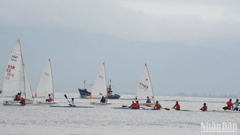 Оживленные мероприятия на море в рамках фестиваля. Фото: Ань Дао Оживленные мероприятия на море в рамках фестиваля. Фото: Ань Дао