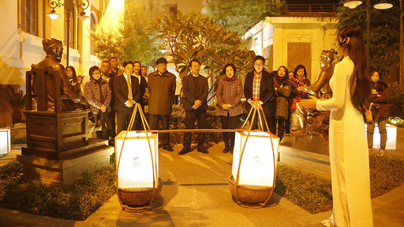 Участники экскурсии «Доброта и талант», организованной в Музее вьетнамской литературы.