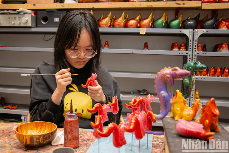 Это симпатичные художественные подарки от молодых художников с надеждой на счастливый и оптимистичный год Дракона. Это симпатичные художественные подарки от молодых художников с надеждой на счастливый и оптимистичный год Дракона.