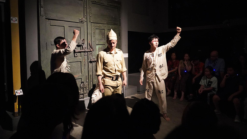 Сцена экскурсии «Святая ночь 3» на тему «Юношеский огонь». Фото: Тюрьма Хоало