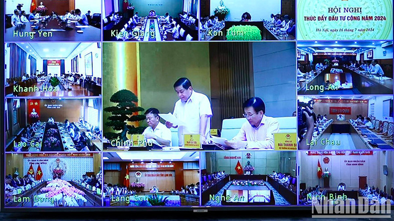 Конференция транслировалась онлайн на пунктах в зданиях Народных комитетов провинций и городов. Конференция транслировалась онлайн на пунктах в зданиях Народных комитетов провинций и городов.