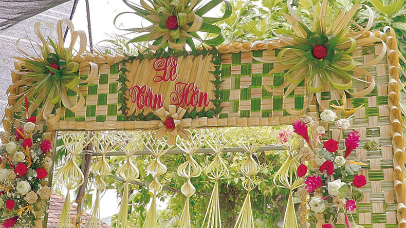 Свадебные ворота стали символом, который вечно живет в памяти жителей речного района. Свадебные ворота стали символом, который вечно живет в памяти жителей речного района.