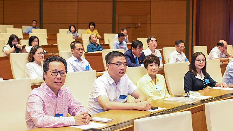 Должностные лица, члены партийной организации газеты «Нянзан» на семинаре. Фото: Зюи Линь Должностные лица, члены партийной организации газеты «Нянзан» на семинаре. Фото: Зюи Линь