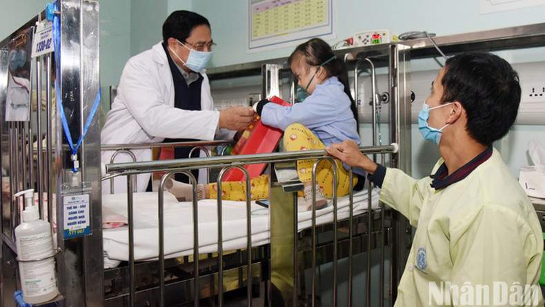 Премьер-министр выражает свое сочувствие больным в Центральной детской больнице. Премьер-министр выражает свое сочувствие больным в Центральной детской больнице.