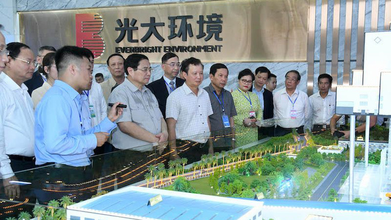 Премьер-министр заслушает презентацию о Заводе по переработке бытовых отходов Фушон. Премьер-министр заслушает презентацию о Заводе по переработке бытовых отходов Фушон.