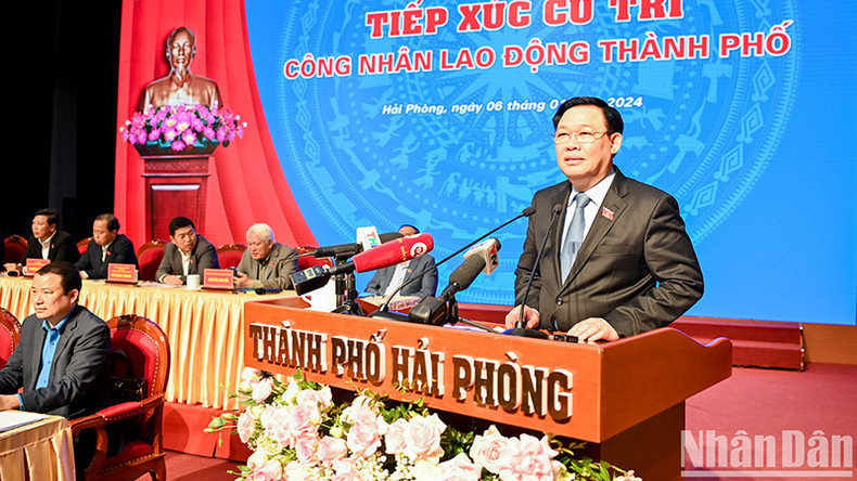 Председатель НС выступает на встрече с избирателями. Председатель НС выступает на встрече с избирателями.